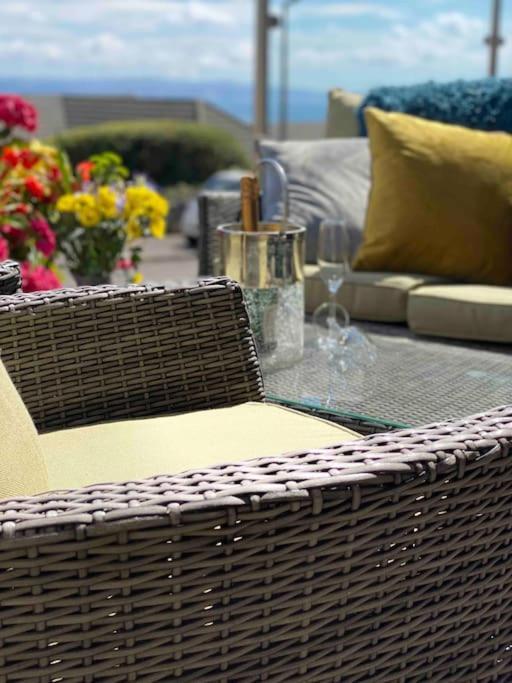 Mumbles - Modern Apartment With Panoramic Sea Views Oystermouth Exterior foto